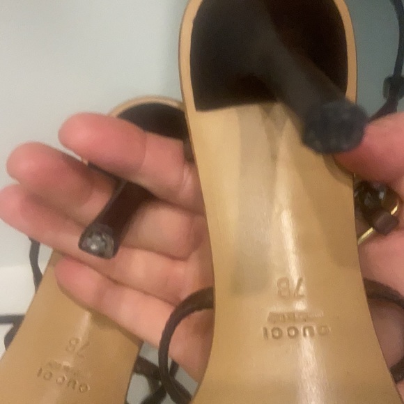 Vintage Gucci sandals.  Leather straps, buckle closure.  Gently worn. Dust bag - Picture 9 of 10